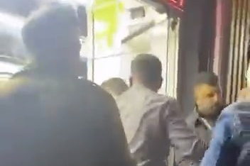 Telefoncuda çıkan tartışmaya çevre esnaf müdahale etti