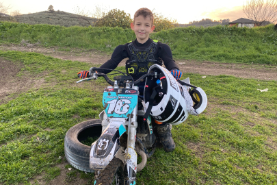 Minik motokrosçu Poyraz Kalender sezonu şampiyonlukla tamamladı