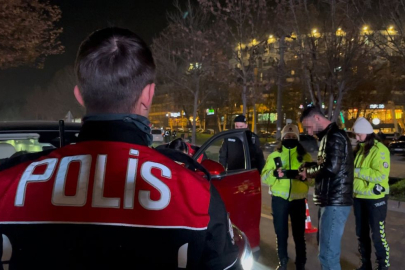 Bursa'da yılbaşı öncesi polis uygulamasında çok sayıda şüpheli yakalandı