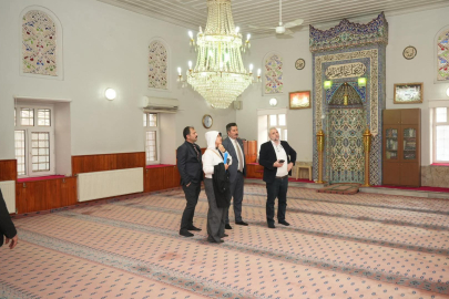 Restorasyon yapılacak tarihi camide inceleme