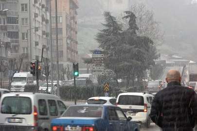 Bursa şehir merkezi de beyazlara büründü