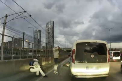 Bursa'da pes dedirten anlar: Motosikletliyle çarpıştı, ilk işi aracına bakmak oldu