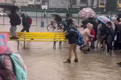 Sel ve fırtınada mahsur kalan öğrenciler için banklardan köprü