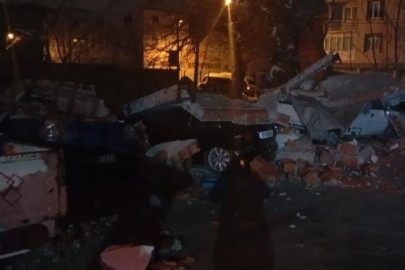 Bursa'da lodos duvarı devirdi, altında kalan 10 araç hasar gördü