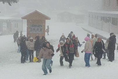 Uludağ'da kar kalınlığı 60 santimetreyi geçti