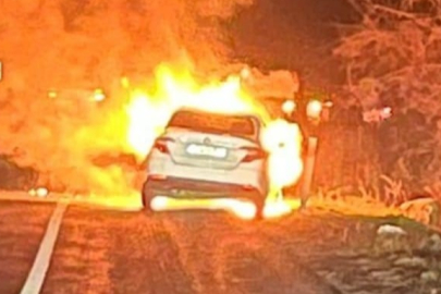 Bursa'da seyir halindeki otomobil alev alev yandı