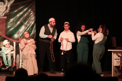 Engelli Bireyler Sahnede Usta Sanatçılara Taş Çıkarttı