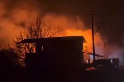 Orhaneli'de geceyi aydınlatan alevler, evi küle çevirdi