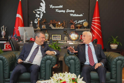 Bursa Büyükşehir Belediye Başkanı Bozbey'den Genel Başkan Özel'e ziyaret