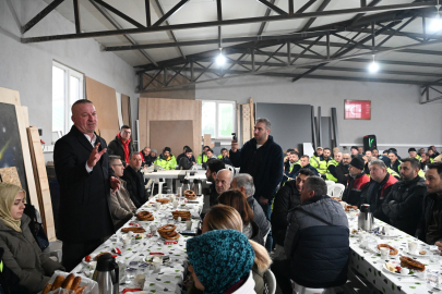 Başkan Karabatı, emekçileri kahvaltıda ağırladı