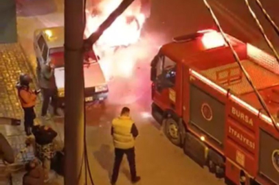 Seyir halindeki otomobil küle döndü