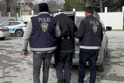 Uyuşturucu tacirinden şoke eden yöntem: Maddeleri trafik tabelalarına bıraktı