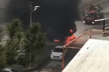 Bursa'da yanan araç art arda patladı, mahalleli panik yaşadı