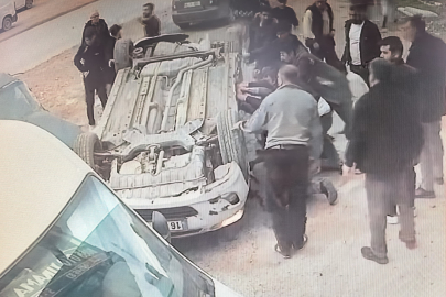 Bursa'da 14 yaşındaki ehliyetsiz sürücü park halindeki araçlara çarptı