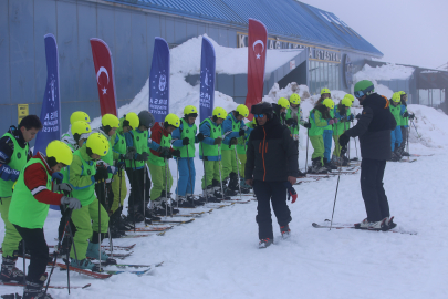 "1000 Çocuk Kayak" projesiyle yüzlerce öğrenci karla buluştu