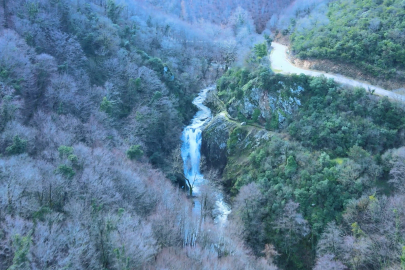 Gemlik'te yağmurlar, Sudüşen Şelalesi'ne hayat verdi