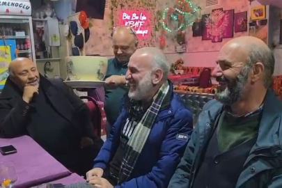 Şakacı kahveye gelen çıkamıyor