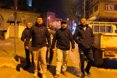 Bursa'da vatandaşlar ilahiler ve beyitlerle sahura kalktı