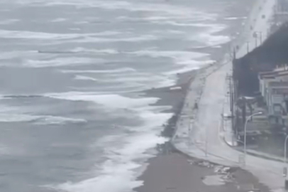 Karacabey'de fırtına ve sağanak sonrası deniz taştı