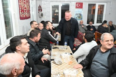 Başkan teravih sonrası vatandaşlarla buluştu