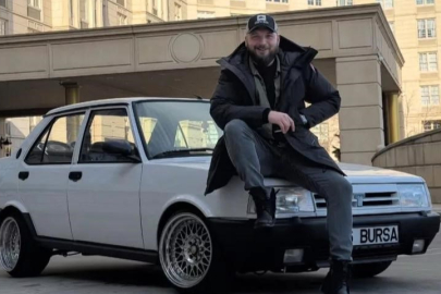 1995 model Tofaş "16" plakası ile New York sokaklarında