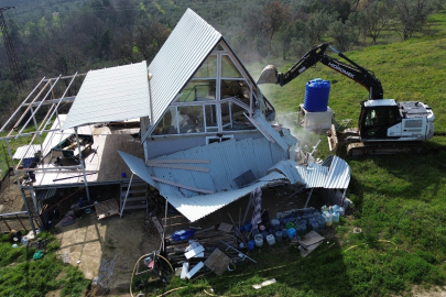 Tarım arazilerindeki tiny house'lar bir bir yıkıldı