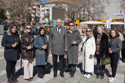 Başkan Aydın 8 Mart programında kadınlarla buluştu