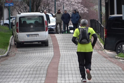Bursa'da 66 yaşındaki esnaf, oruçlu halde trafiğe takılmamak için iftara koşuyor