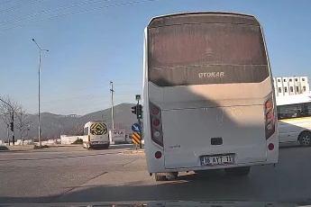 Bursa'da sürücüler kırmızı ışıkta durmadı