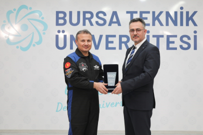 Türkiye'nin ilk astronotu Alper Gezeravcı BTÜ öğrencileriyle buluştu