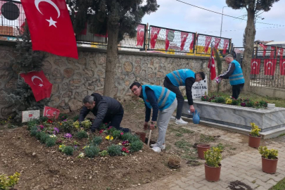 Yenişehir Ülkü Ocakları'ndan Aziz Şehitler ve Gaziler Anısına Kabir Temizliği