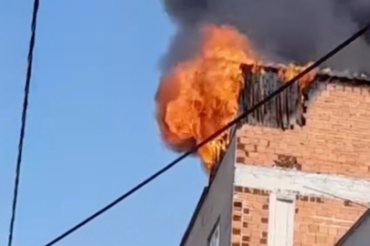 Bursa'da çatı katı alevlere teslim oldu