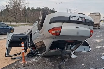 Bursa'da otomobil takla attı: Şans eseri yaralanan olmadı