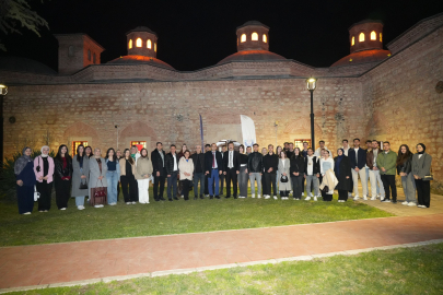 BAŞKAN ÖZEL ÜNİVERSİTE ÖĞRENCİLERİYLE İFTARDA BULUŞTU