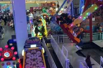 Bursa'da bayramın adresi AVM'ler oldu