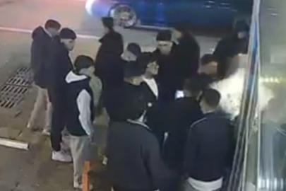 Konuşuyormuş gibi yapıp aniden yumruk attı, ortalık meydan muharebesini aratmadı