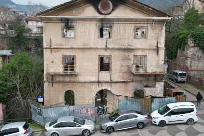 156 yıllık tarihi bina yangında zarar gördü