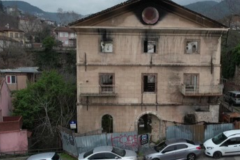 156 yıllık tarihi bina yangında zarar gördü