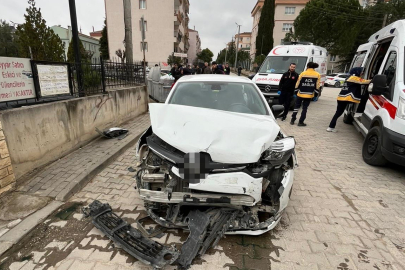 İnegöl'de otomobiller çarpıştı: 5 yaralı