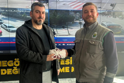 Yolda bulduğu 200 bin lirayı sahibine teslim etti