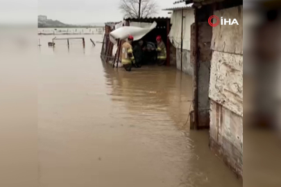 Sağanak Bursa'yı vurdu: Tarlalar göle döndü, hayvanlar mahsur kaldı