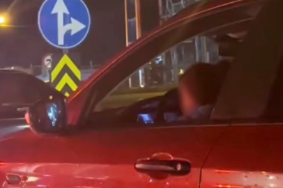 Kucağında çocukla araç kullanan sürücüye tepki yağdı