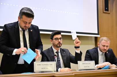 Büyükşehir'in başkanvekili 61 oyla Şahin Biba oldu