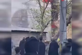 Çatı katında korkutan yangın… Mahalleli sokağa döküldü, çatı küle döndü