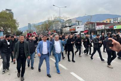 CHP'liler Ankara yolunu trafiğe kapatınca polis müdahale etti