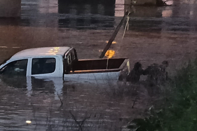 Bursa’da akıntıya kapılan araçtan acı sonuç: Sürücünün cansız bedeni bulundu