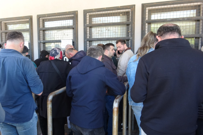 Bursaspor kombinelerine büyük ilgi, taraftar saatlerce kuyrukta bekledi