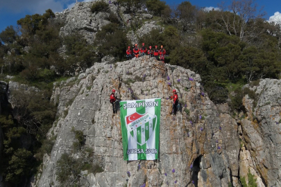 Kurtarma ekipleri, Bursaspor bayrağını zirvede dalgalandırdı
