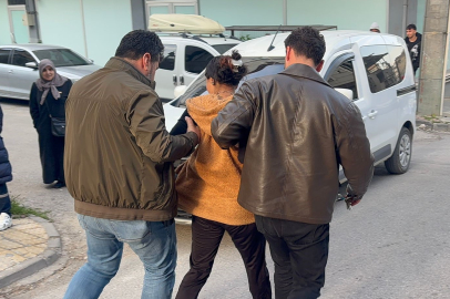 ''Bu araç benim'' diyerek hırsızlık için girdiği araçtan inmeyen kadın tutuklandı
