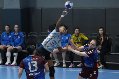 Büyükşehir Belediyespor şampiyonluğa koşuyor